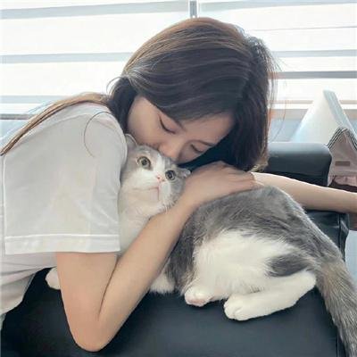 在她身边